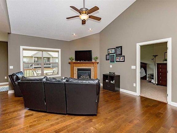 4th image of 8654 Silverwood Dr