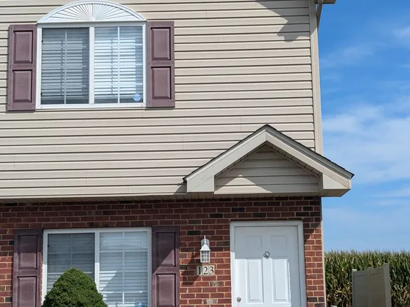 123 Northtowne St, Lebanon, IL 62254