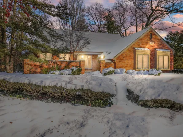 3585 Bloomfield Club Dr, Bloomfield Hills, MI 48301