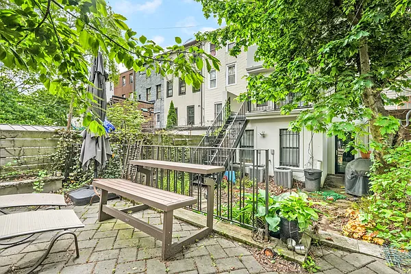 Rented by Brownstone Property Group | media 35