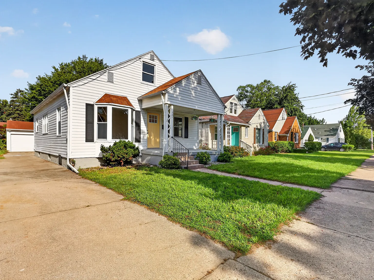 3 bed, 1335 sqft, $2,200 — Photo 3