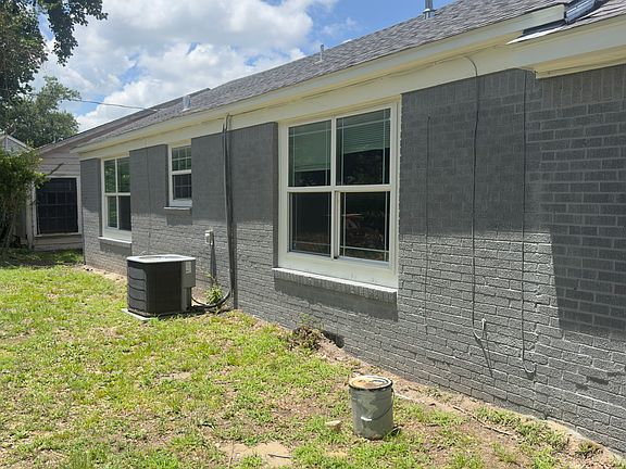 2nd image of 1608 Mockingbird Ln