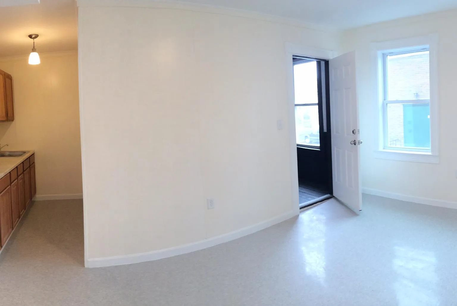 3 bed, 1000 sqft, $1,900 — Photo 4