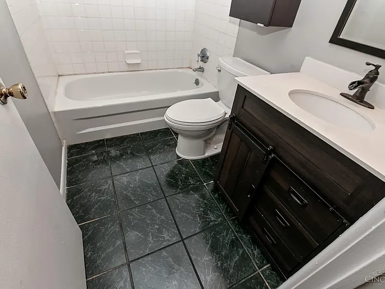 801 Delta Ave #2A — Photo 22