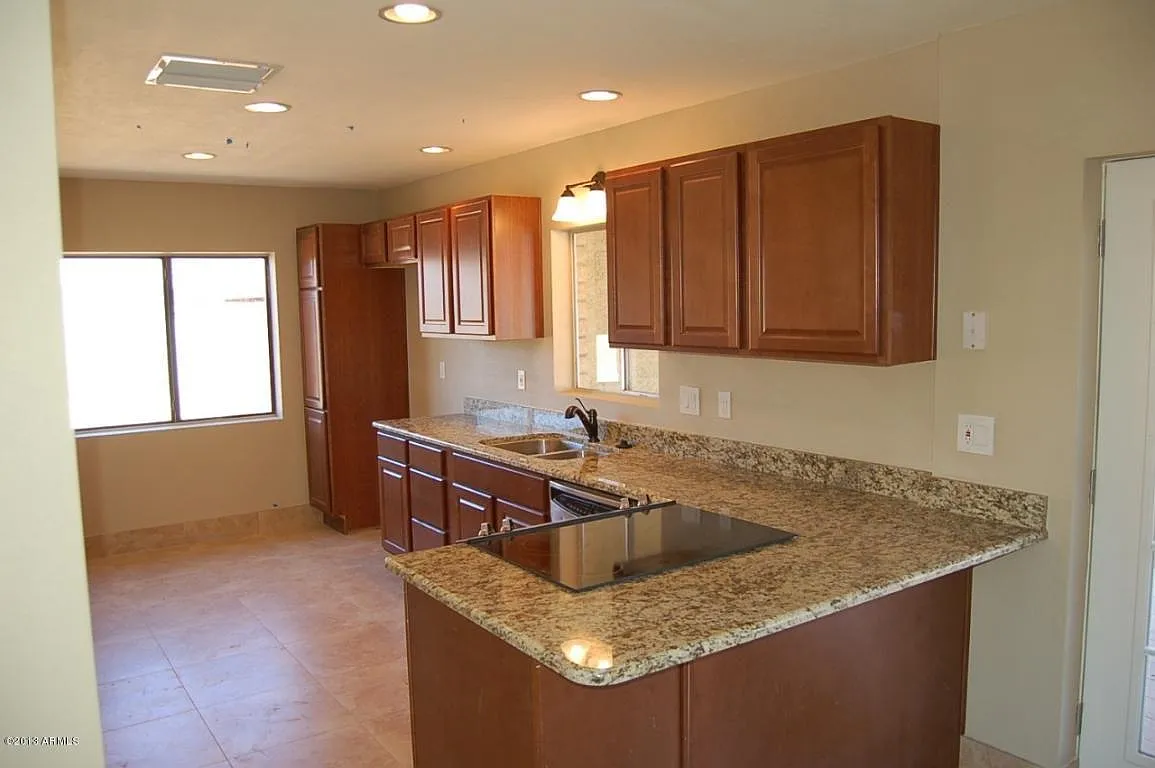 2640 E Captain Dreyfus Avenue — Photo 4