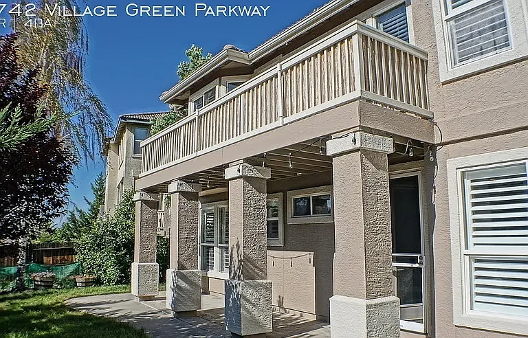 4742 Village Green Pkwy — Photo 39