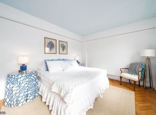 10 Crestmont Rd APT 1L, Montclair, NJ 07042