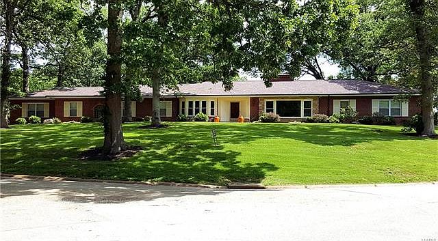 1st image of 6 Sackston Woods Ln