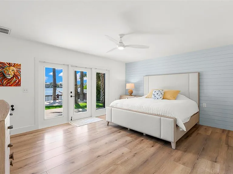 819 Bay Esplanade — Photo 41