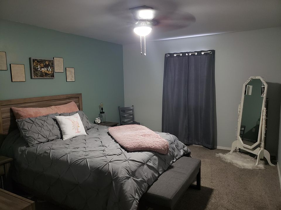 Master bedroom. complimentary accent wall color.