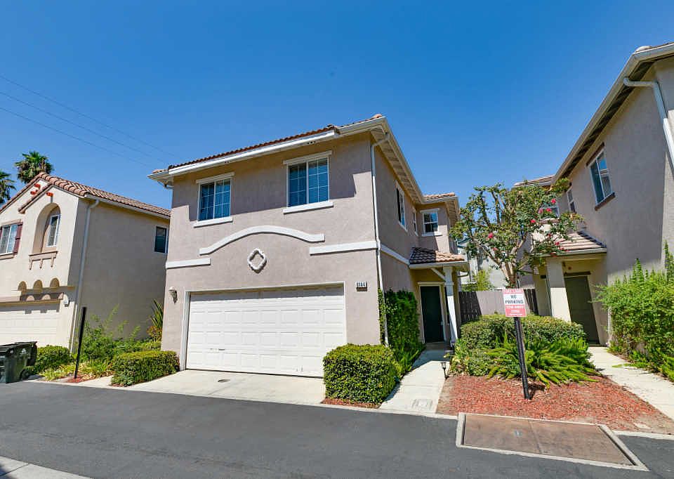 1st image of 9144 Lemona Ave #2