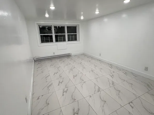 592 Bergen Avenue image 5 of 11