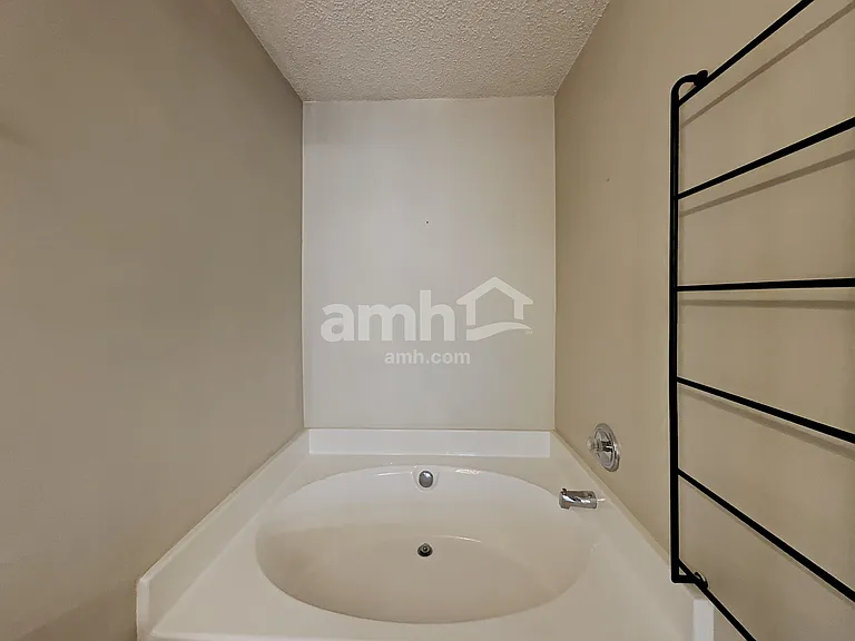2208 Thorncrest Dr — Photo 11