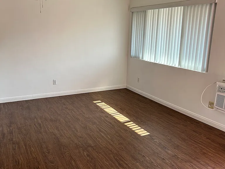 13444 Burbank Blvd #6 — Photo 6