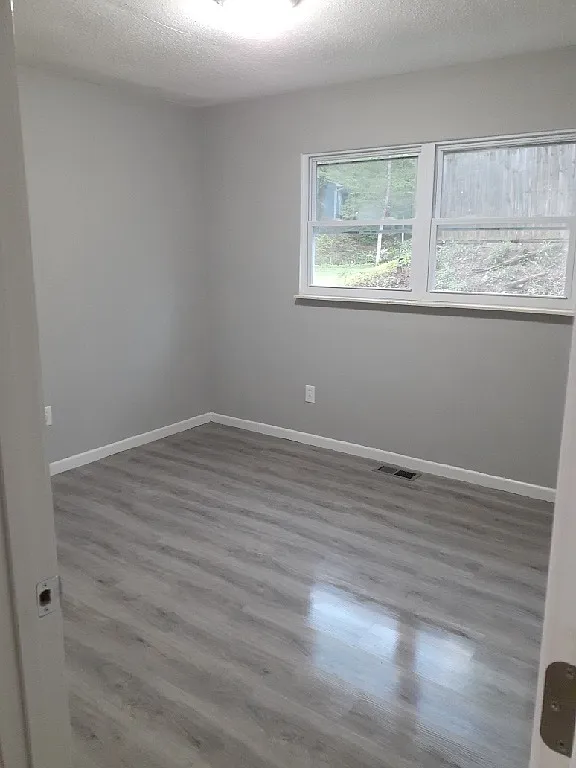 3 bed, 1.5 bath, 1008 sqft, $1,795 — Photo 4