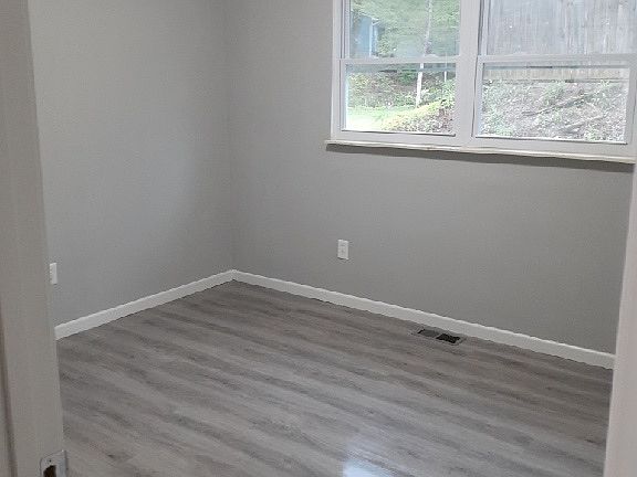 4th image of 523 Sleepy Hollow Rd