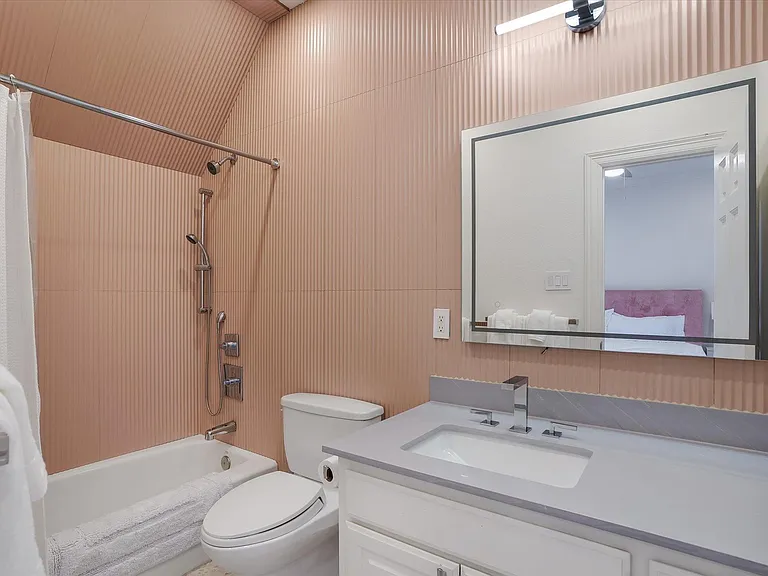 3705 Gilbert St #2 — Photo 22
