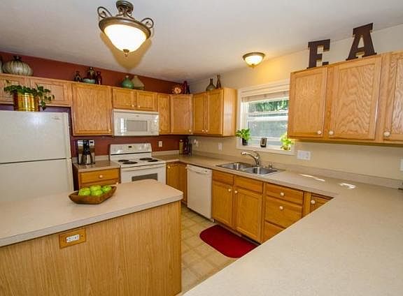 2nd image of 20384 Ambleside Dr