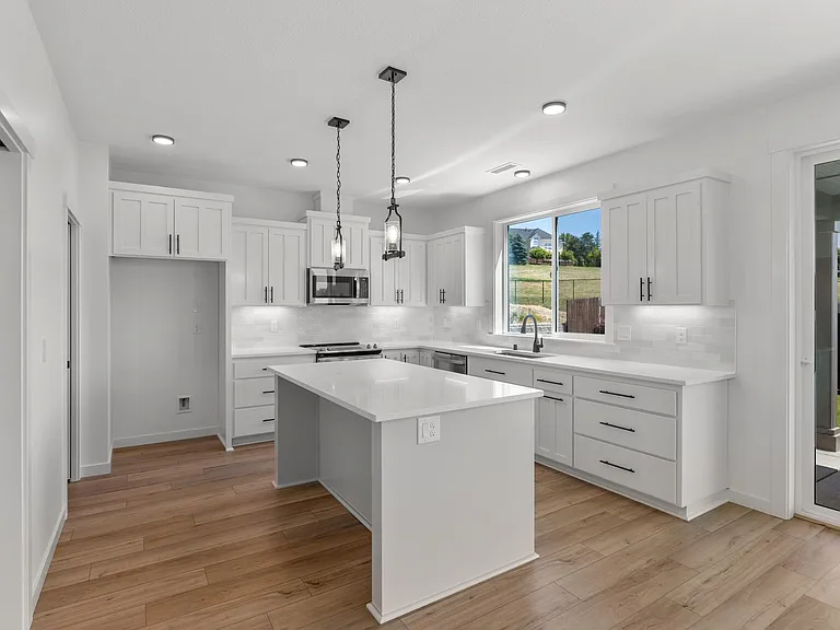 1513 W 14th Ave — Photo 8