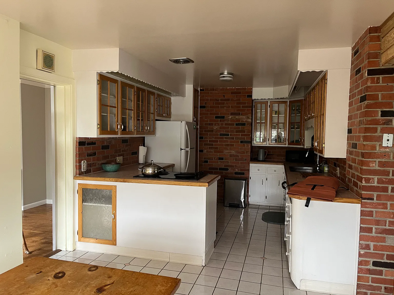 1 bed, 1200 sqft, $1,400 — Photo 3
