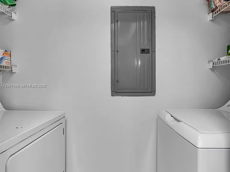 2000 N Bayshore Dr #909 — Photo 25