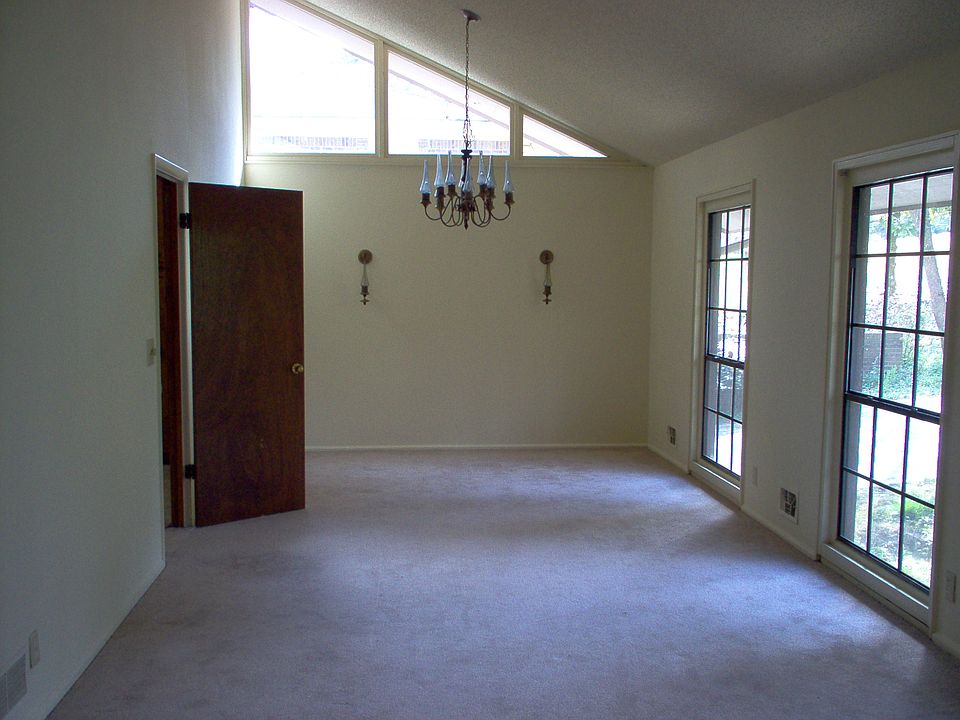 LIVING & DINING ROOM COMBO