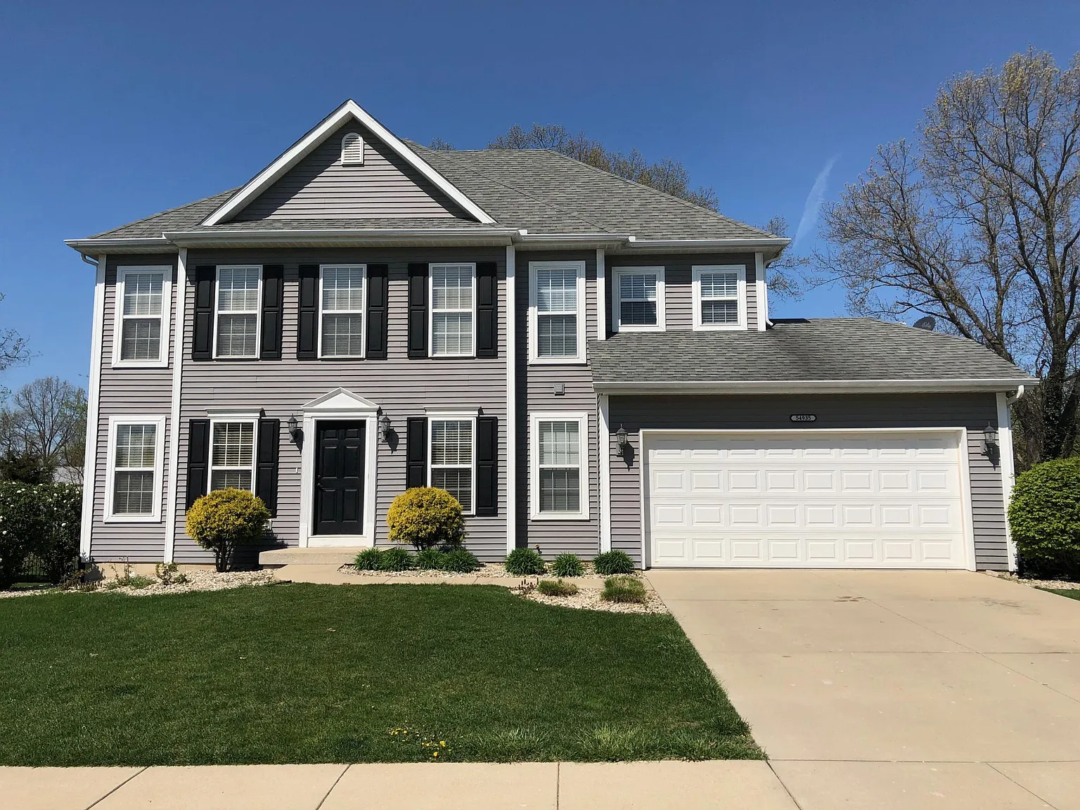 4 bed, 2.5 bath, 2120 sqft, $2,800 — Photo 1