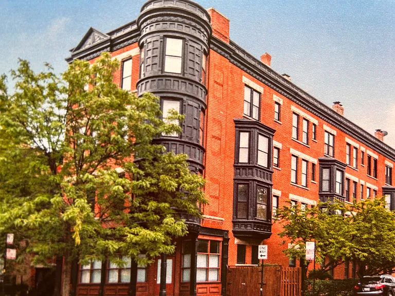 W Belden Ave — Photo 1