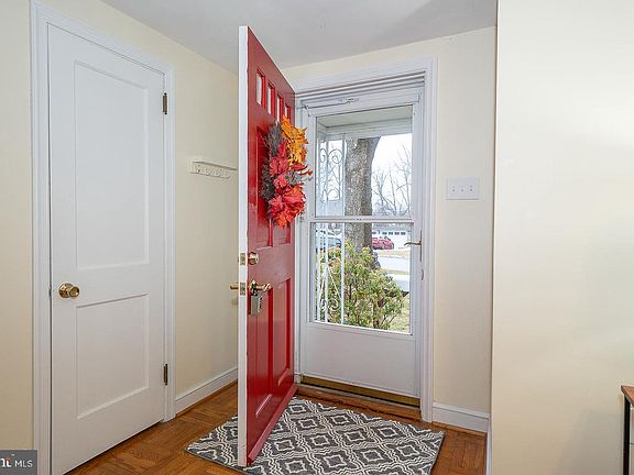 3rd image of 329 Saint James Rd