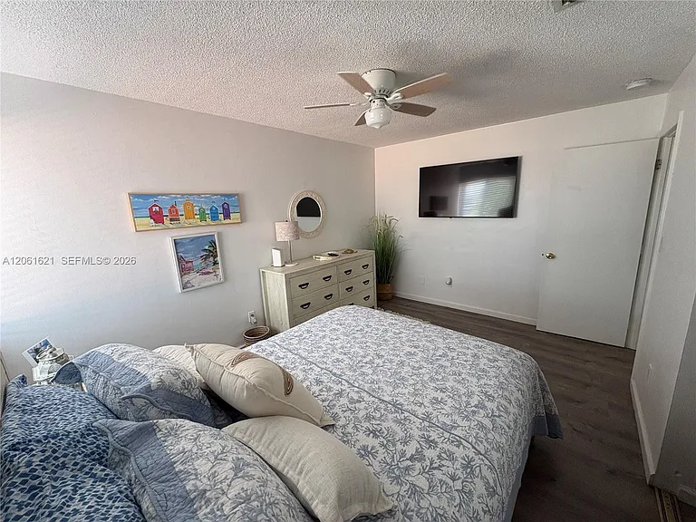 191 NW 17th Ave #3 — Photo 12