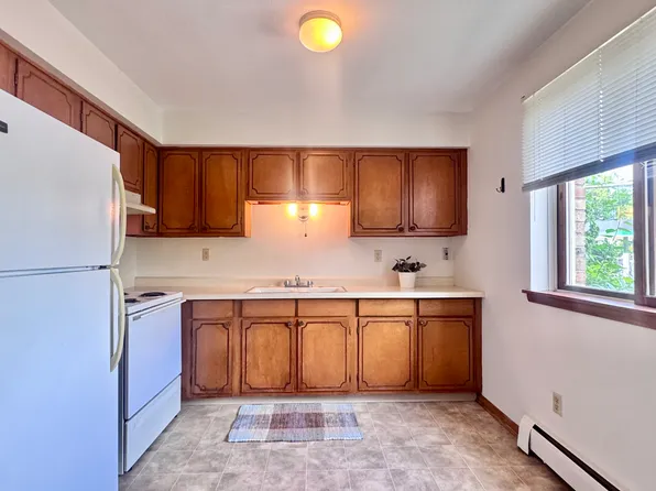 233 School Ave #107, Excelsior, MN 55331