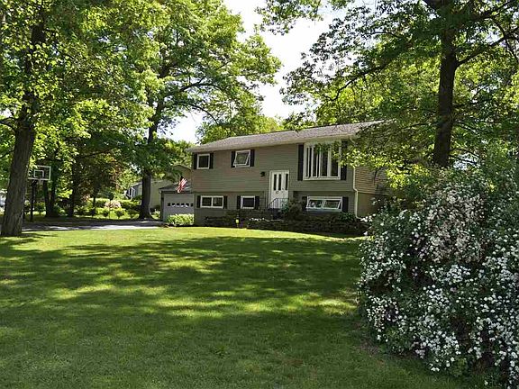 4th image of 17 Oakwood Blvd