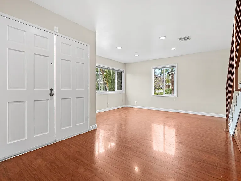 426 Santa Paula Ave — Photo 10