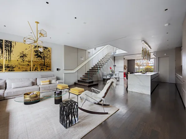 42 White Street image 1 of 21