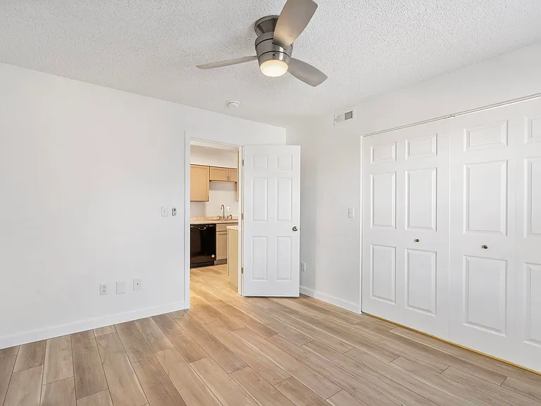 Southcreek Apartments — Photo 13