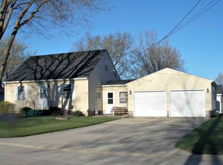 1213 8th Ave NE, Independence, IA