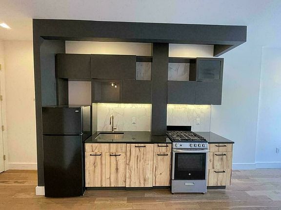 4th image of 1058 Dean St #2F