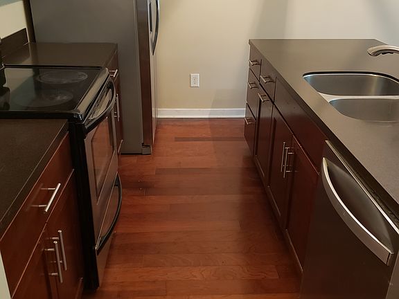 5th image of 514 E 9th St