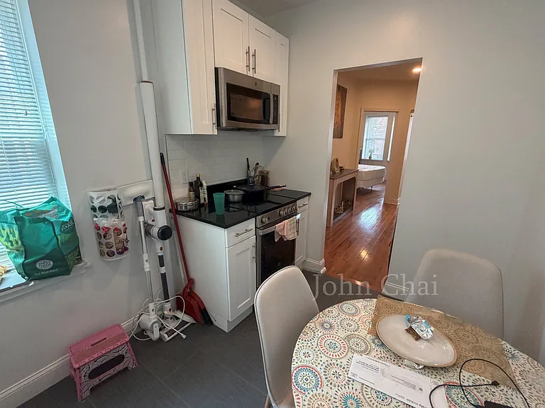 123 Sutherland Rd #E — Photo 33