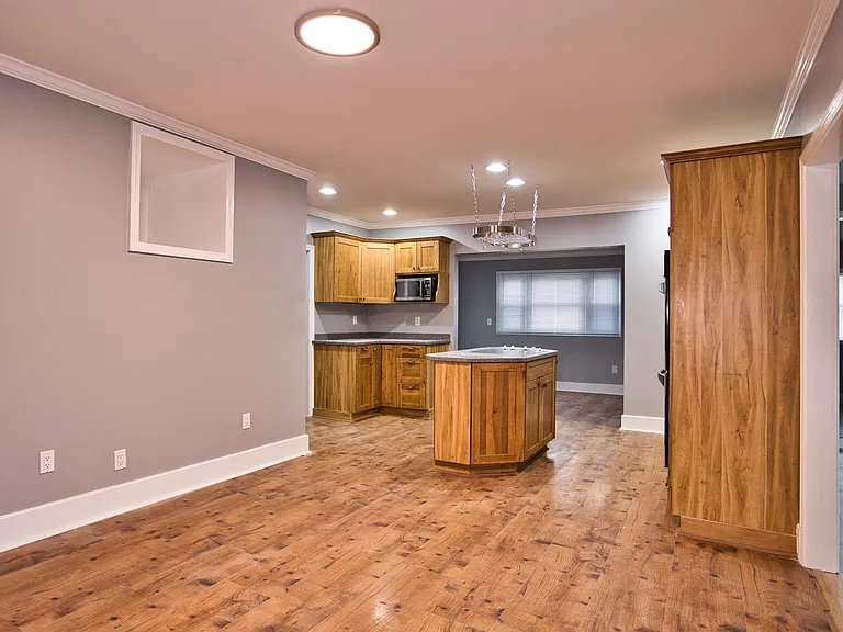 2753 Pleasant St #1 — Photo 8