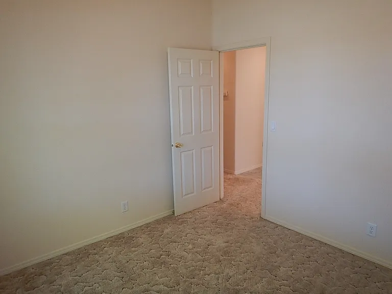 715 NE Fieldstone Ct — Photo 11