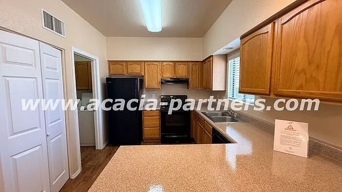 2 bed, 2.5 bath, 1054 sqft, $1,250 — Photo 4