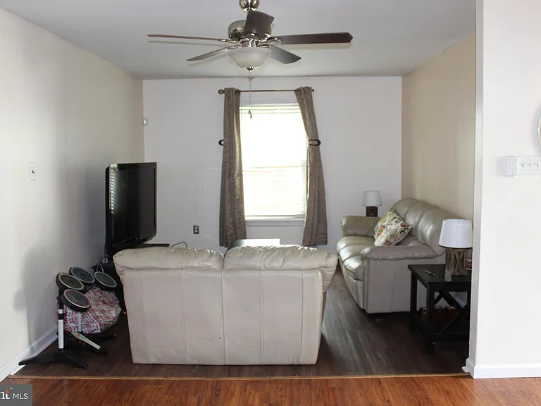 44 Edinshire Rd — Photo 10