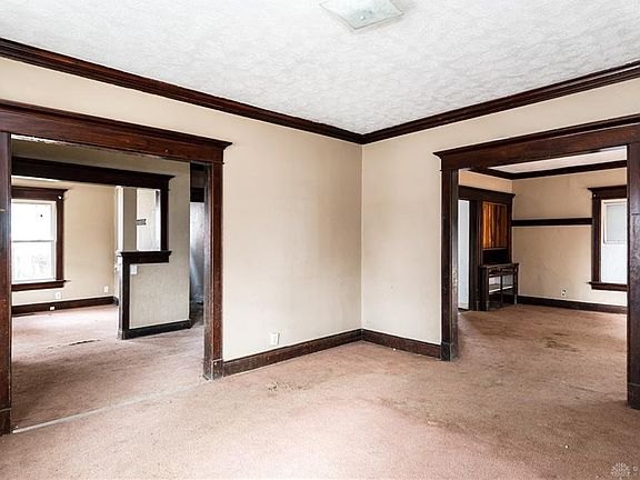 4th image of 1309 W Grand Ave