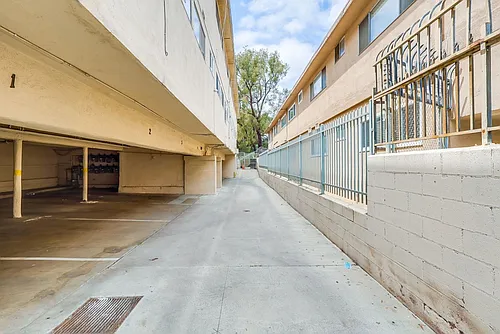 4045 Stevely Ave Photo 1