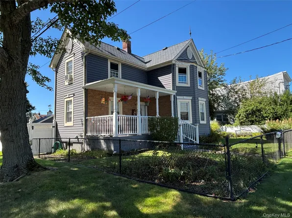 197 S 7th Street, Lindenhurst, NY 11757