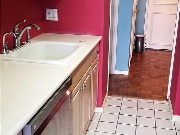 2nd image of 100 Hilton Ave Unit 803