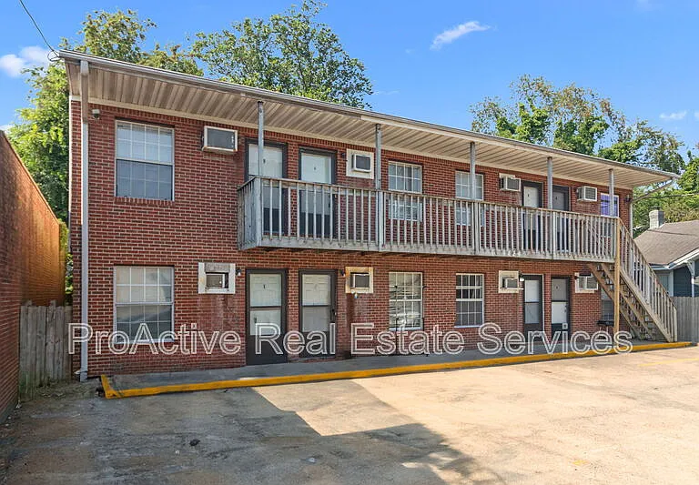 1129 Green St #8 — Photo 3
