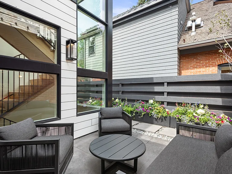 105 E Hallam St — Photo 3