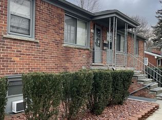 115 W Thirteen Mile Rd #117, Royal Oak, MI 48073